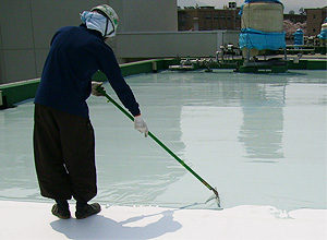 ウレタン塗膜防水の作業状況